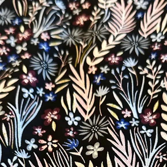 Loft petites floral sleeveless blouse medium - Picture 11 of 11